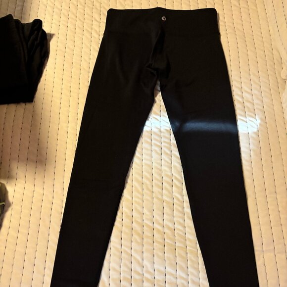 lululemon black size 6 leggings with laser cut detail - Picture 1 of 3